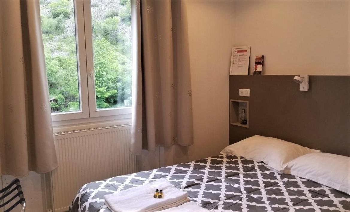Hotel De La Gare 모단 외부 사진
