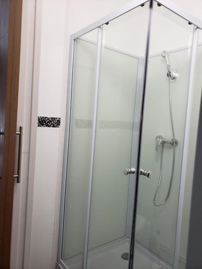 Hotel De La Gare 모단 외부 사진