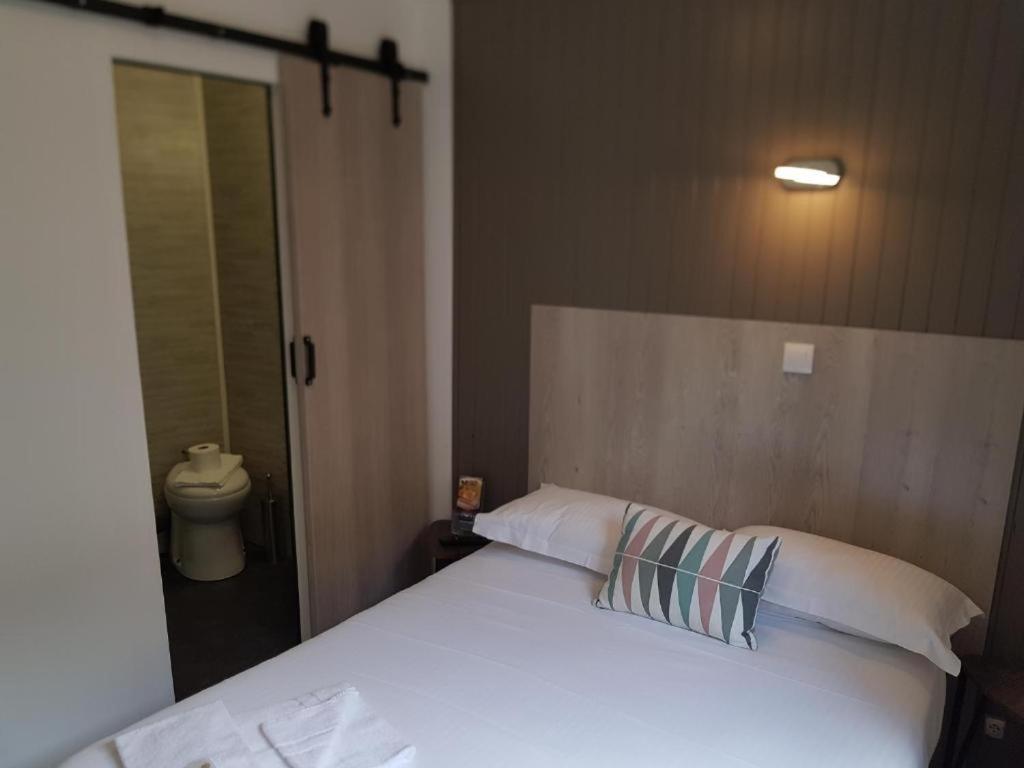 Hotel De La Gare 모단 외부 사진